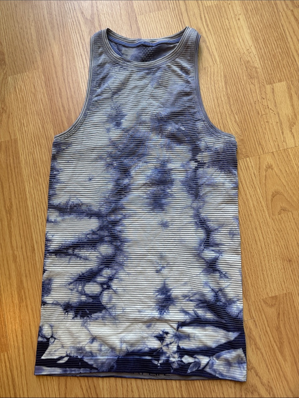 lululemon athletica Women's Blue and White Tie-Dye Tank Top